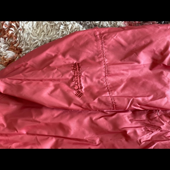 Women’s packable Columbia waterproof jacket - Picture 3 of 10